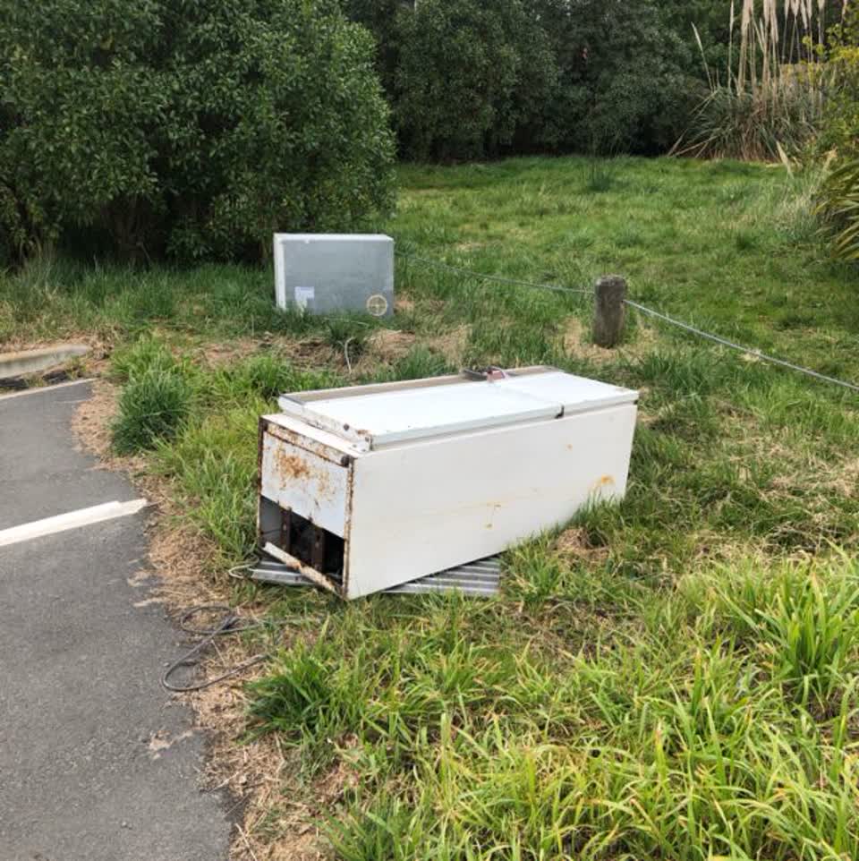 The photograph attached to this rubbish/recycling report