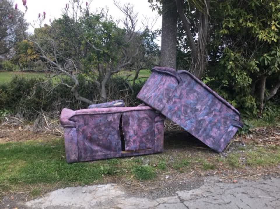 The photograph attached to this rubbish/recycling report