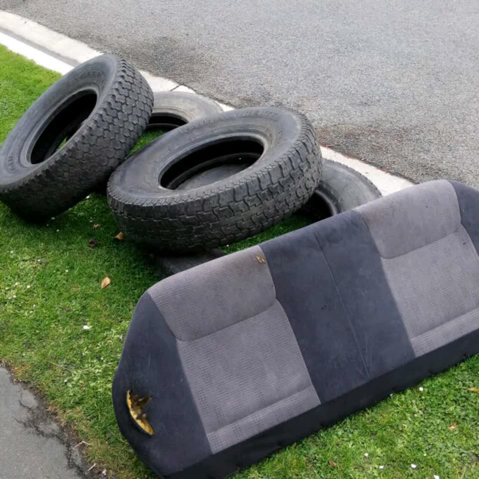 The photograph attached to this rubbish/recycling report