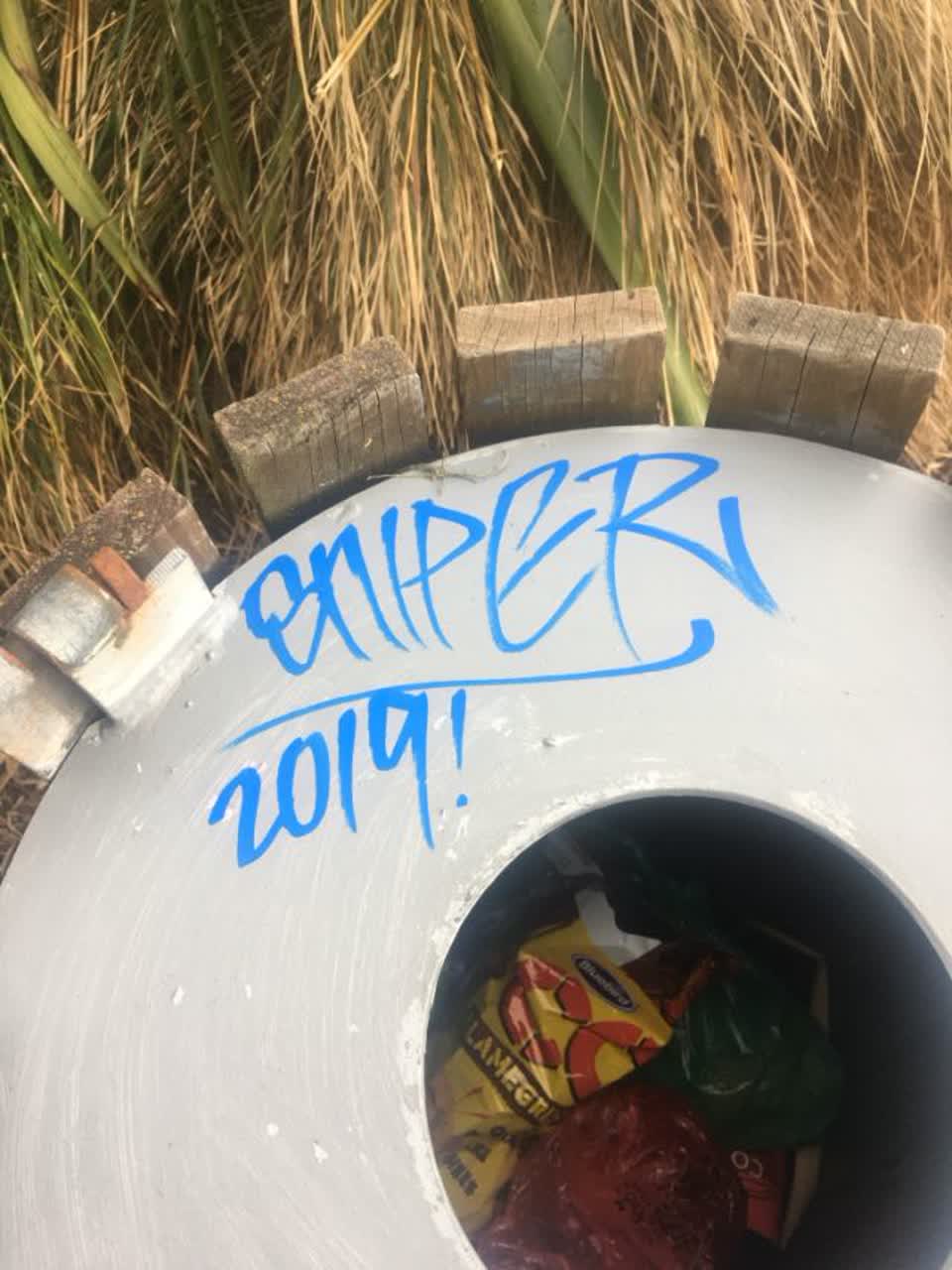 The photograph attached to this graffiti report