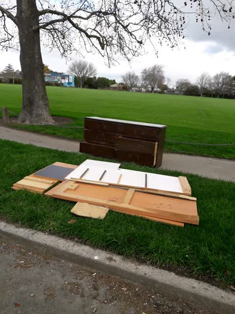 Rubbish/Recycling, a report photo