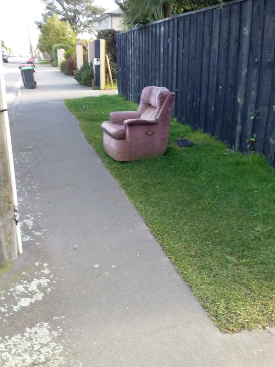 The photograph attached to this rubbish/recycling report