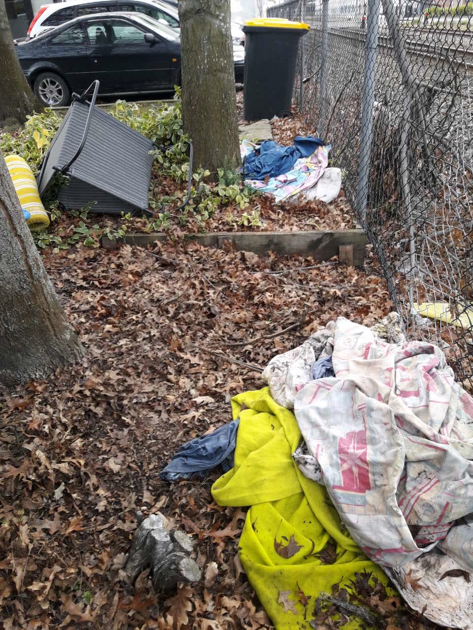 The photograph attached to this rubbish/recycling report