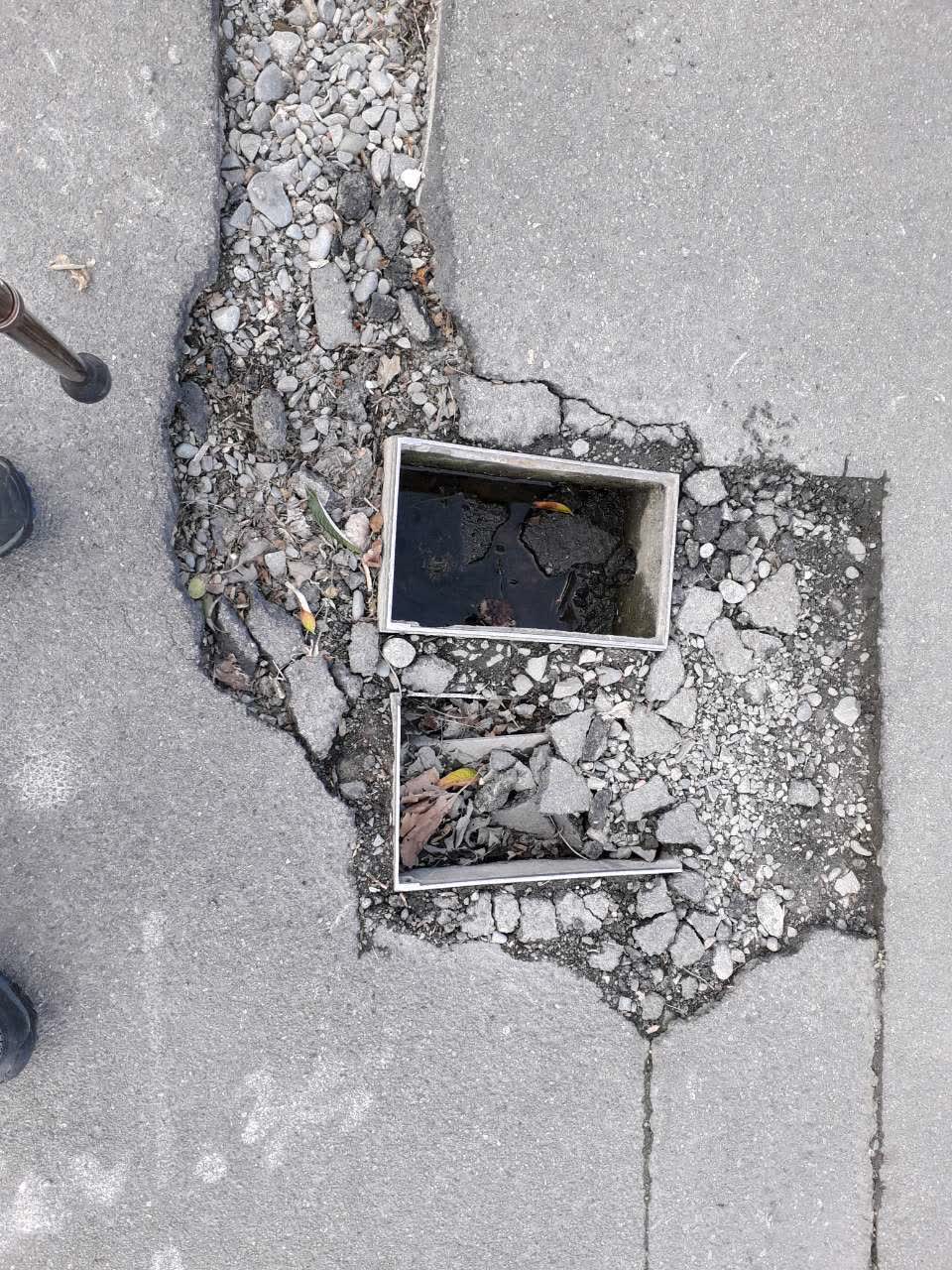 The photograph attached to this roading/streets report