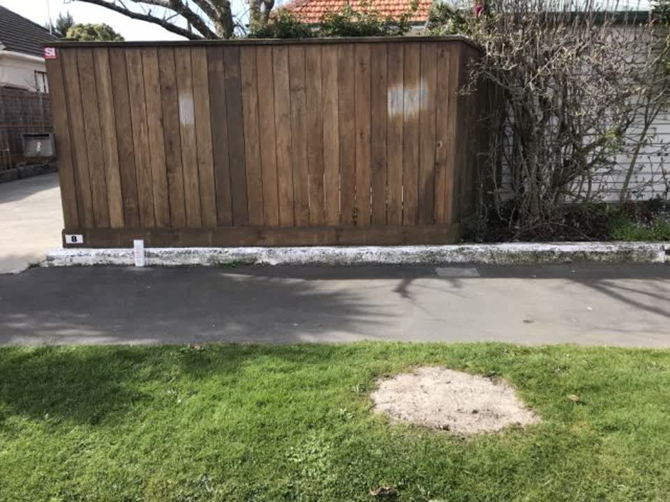 The photograph attached to this roading/streets report