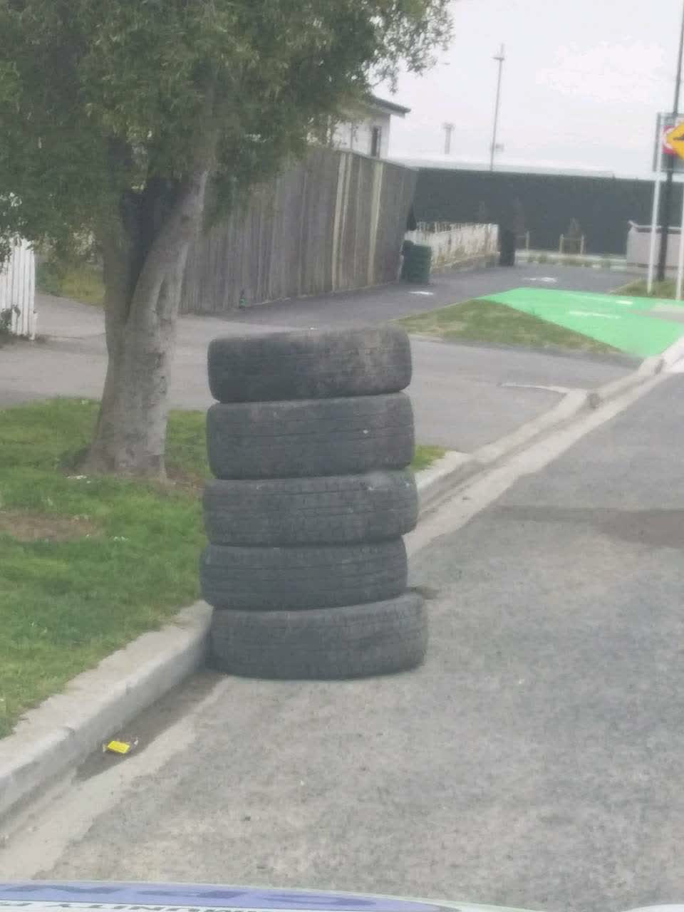The photograph attached to this rubbish and bins - general report