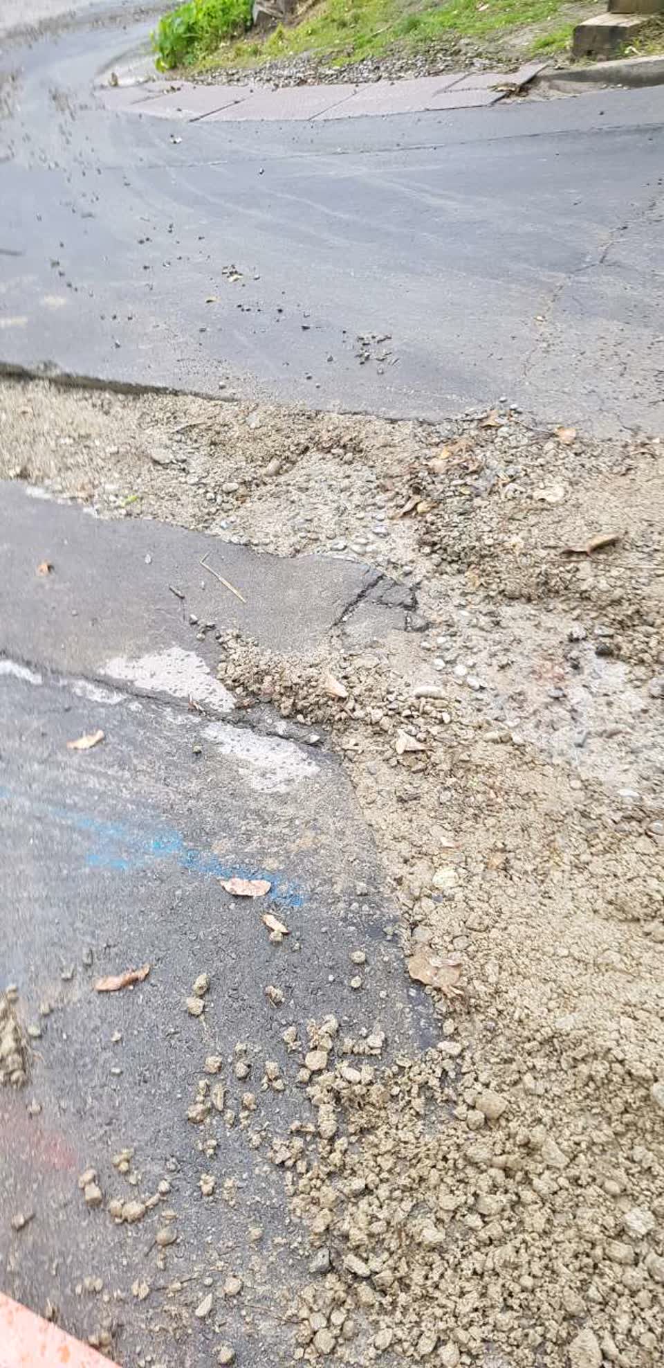 The photograph attached to this roading/streets report