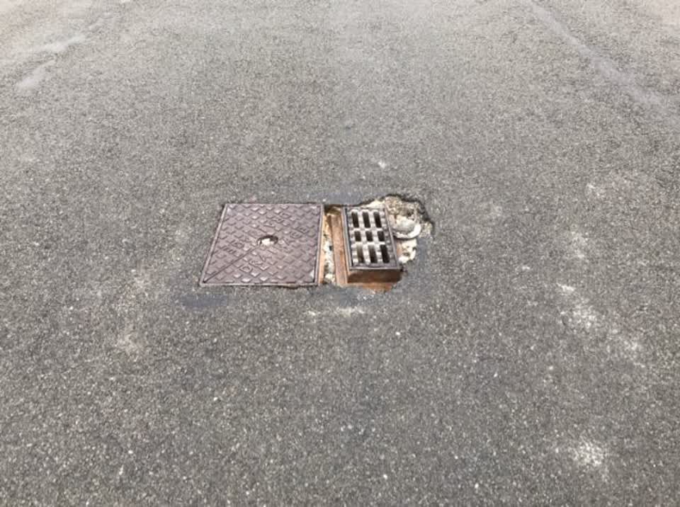 The photograph attached to this roading/streets report