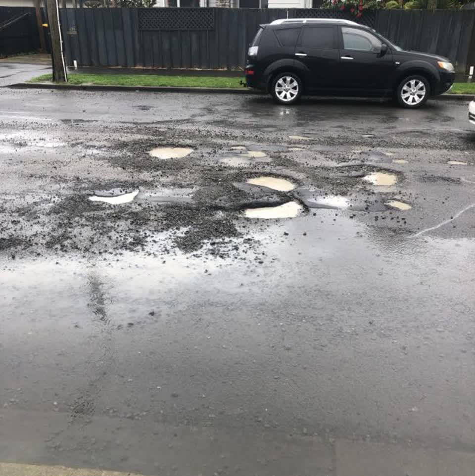 The photograph attached to this roading/streets report