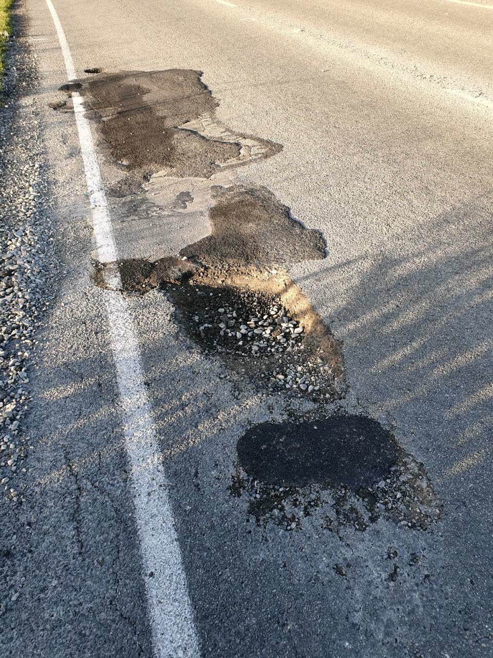 The photograph attached to this roading/streets report