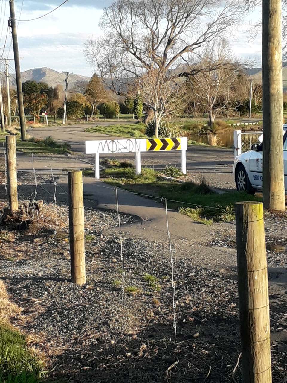 The photograph attached to this graffiti - general report