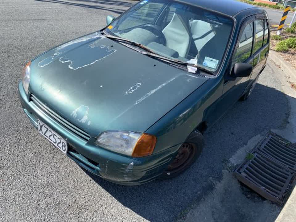 The photograph attached to this parking - illegal report