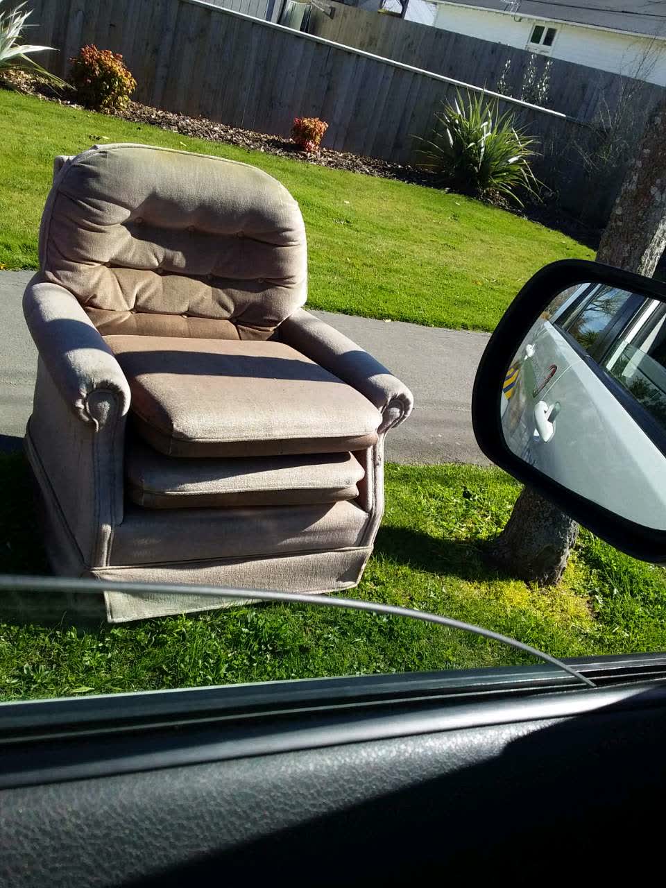 The photograph attached to this dumped rubbish report