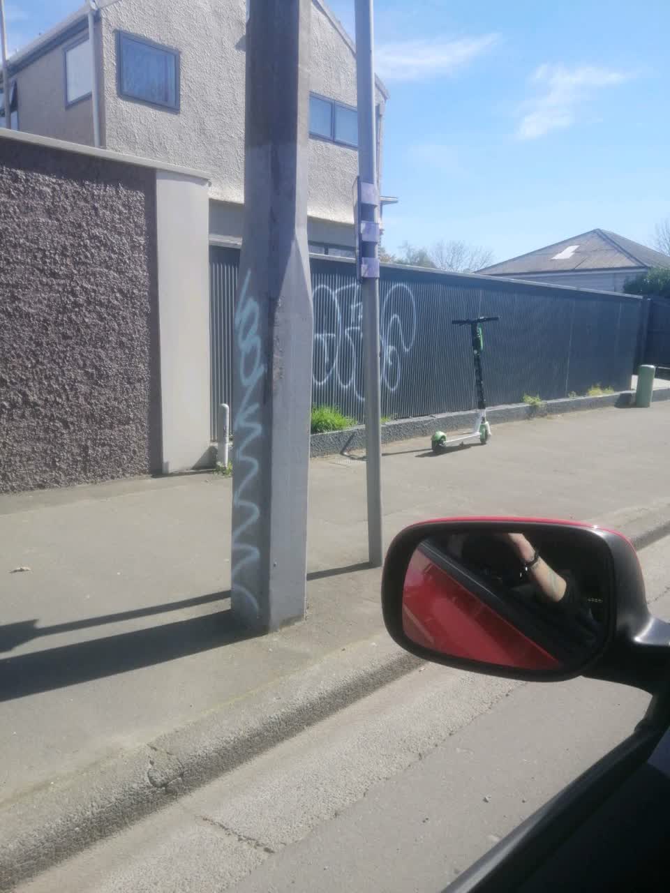 The photograph attached to this graffiti - general report
