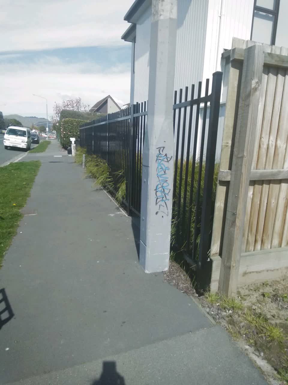 The photograph attached to this graffiti - general report