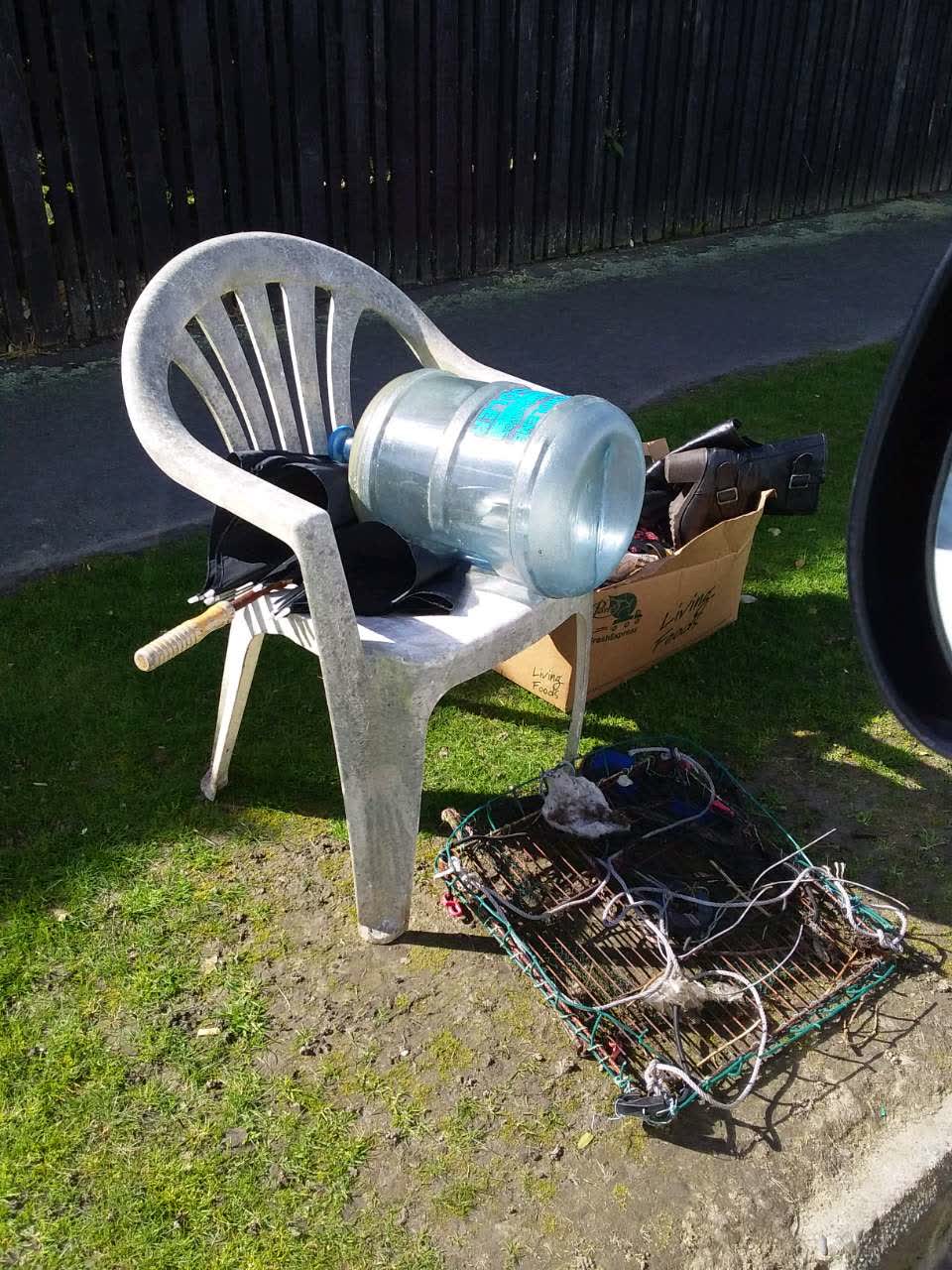 The photograph attached to this dumped rubbish report