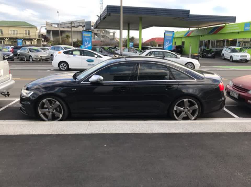 The photograph attached to this parking and cars - general report