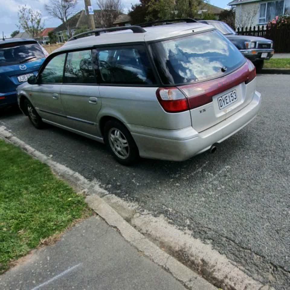 The photograph attached to this parking - illegal report