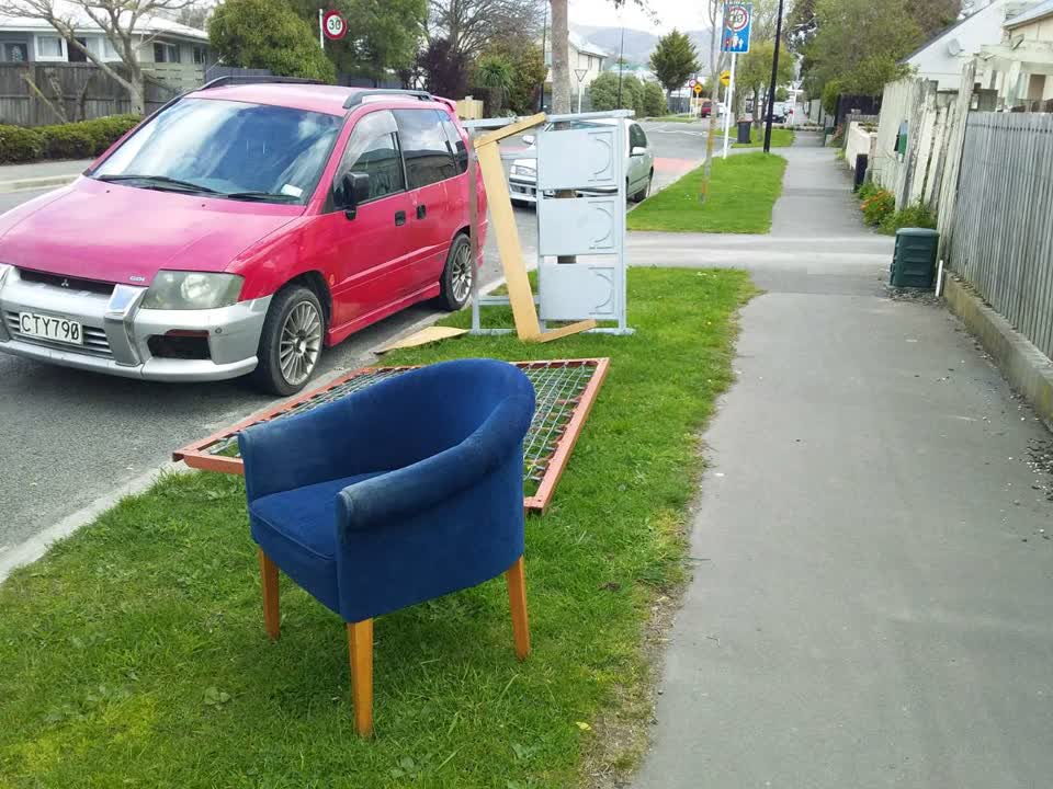 The photograph attached to this dumped rubbish report