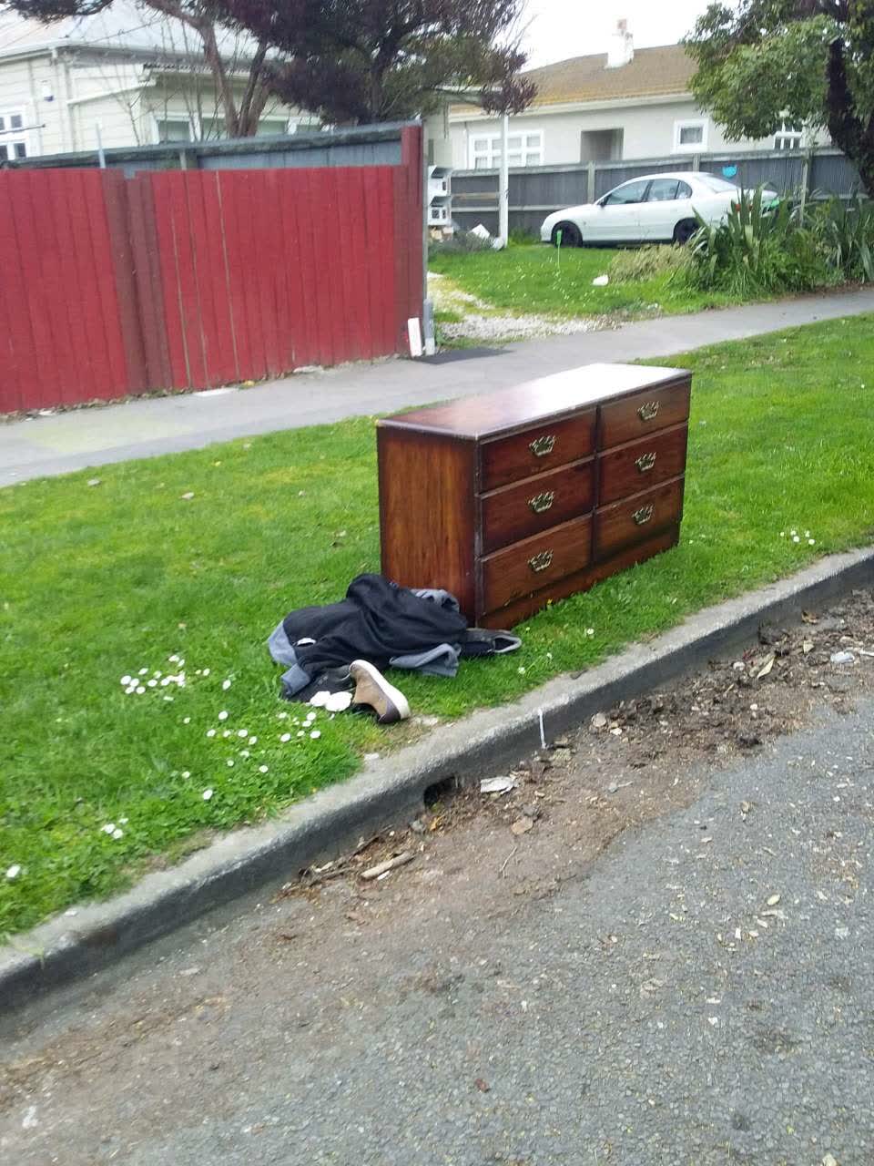 The photograph attached to this dumped rubbish report