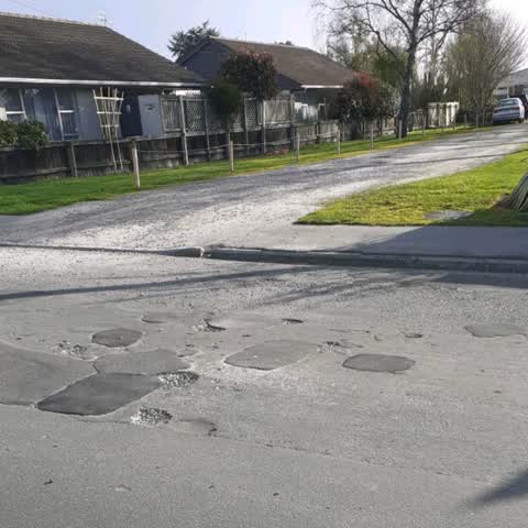 Pothole, a report photo