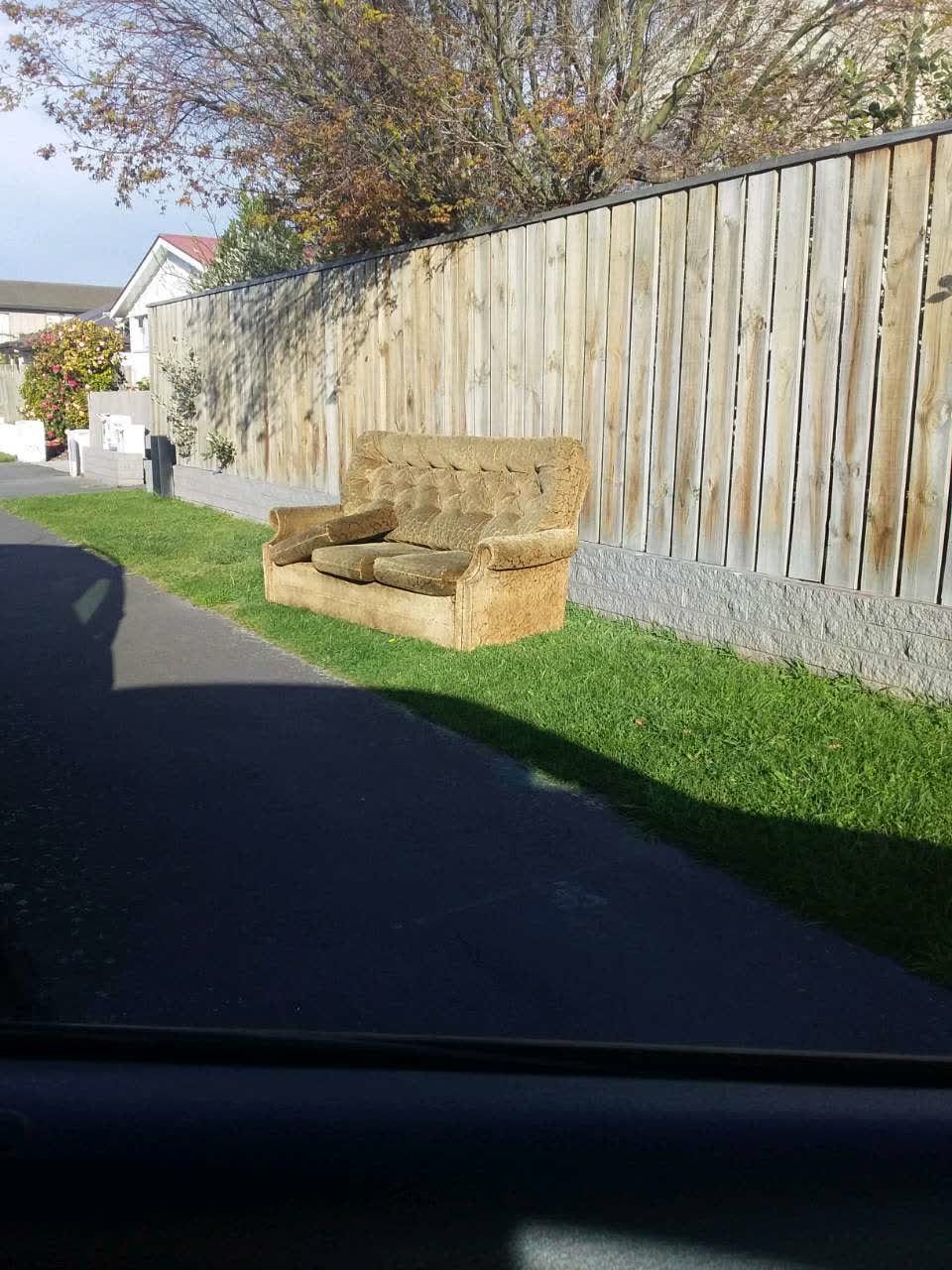 The photograph attached to this dumped rubbish report