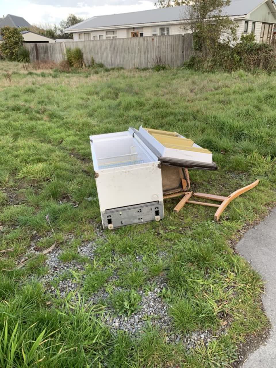 The photograph attached to this dumped rubbish report