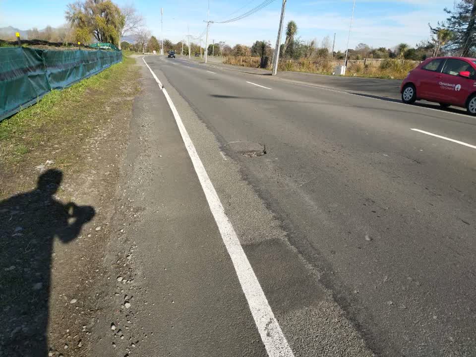 The photograph attached to this roading/streets report