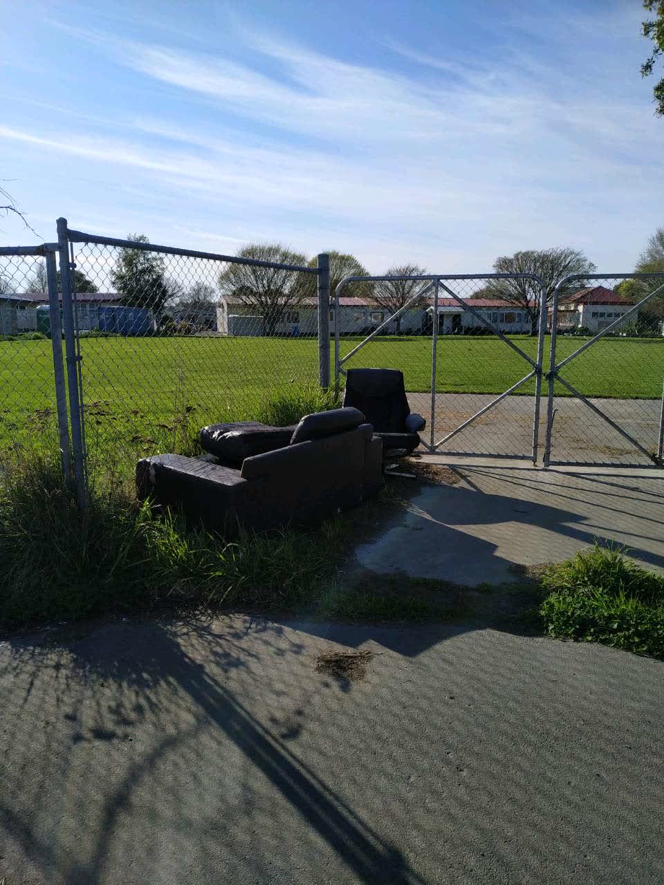 The photograph attached to this rubbish/recycling report
