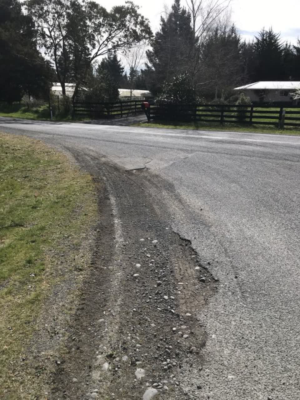 The photograph attached to this roading/streets report