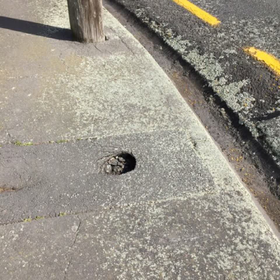 The photograph attached to this roading/streets report