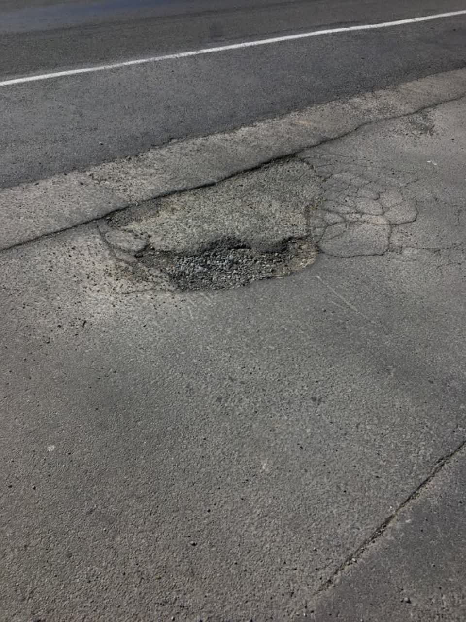 The photograph attached to this roading/streets report