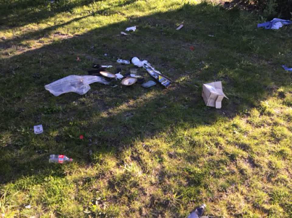 The photograph attached to this rubbish/recycling report