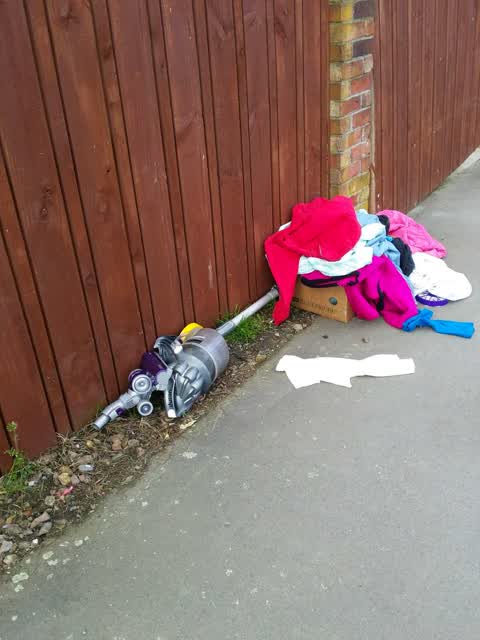 Rubbish/Recycling, a report photo