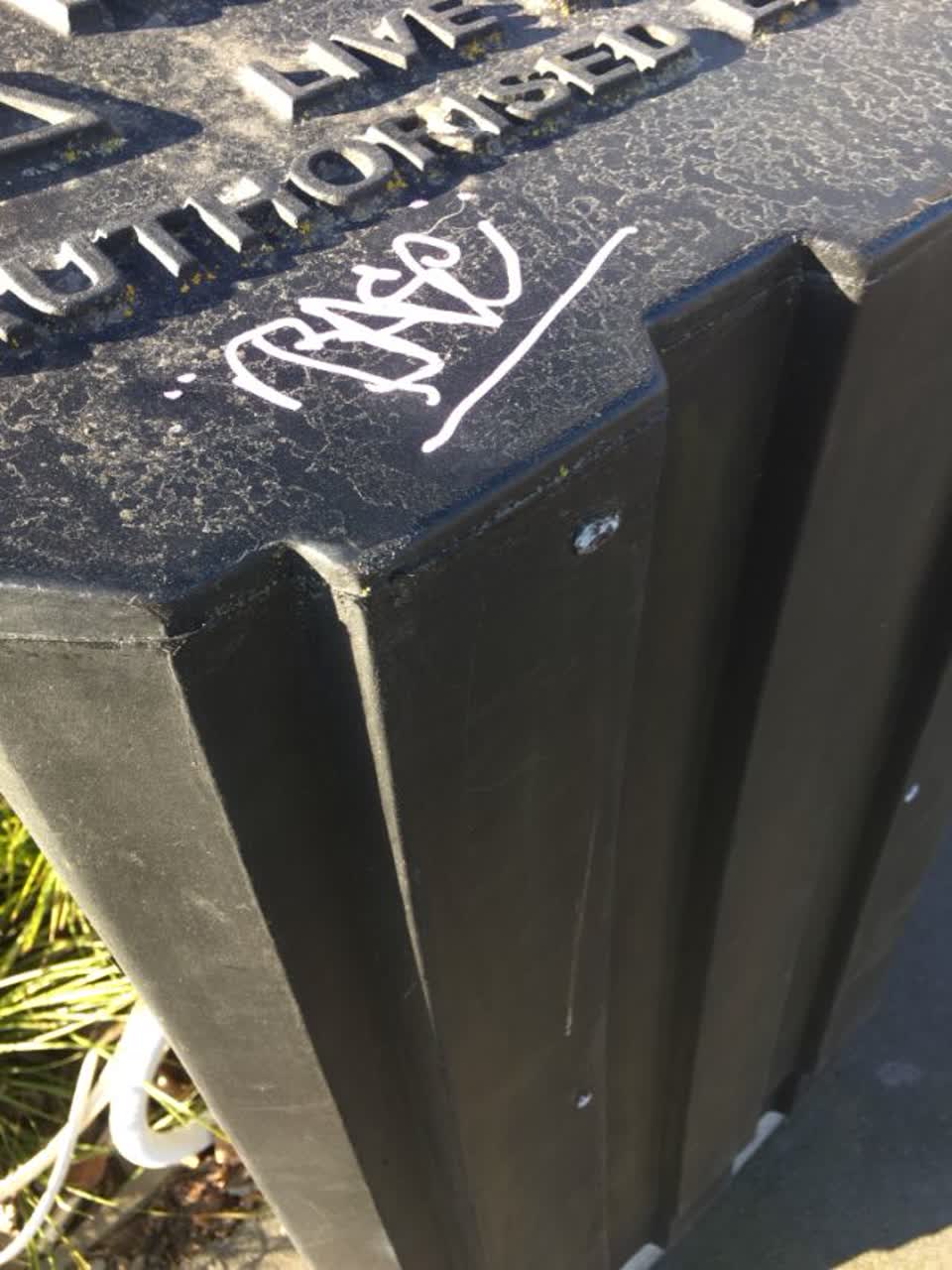 The photograph attached to this graffiti report
