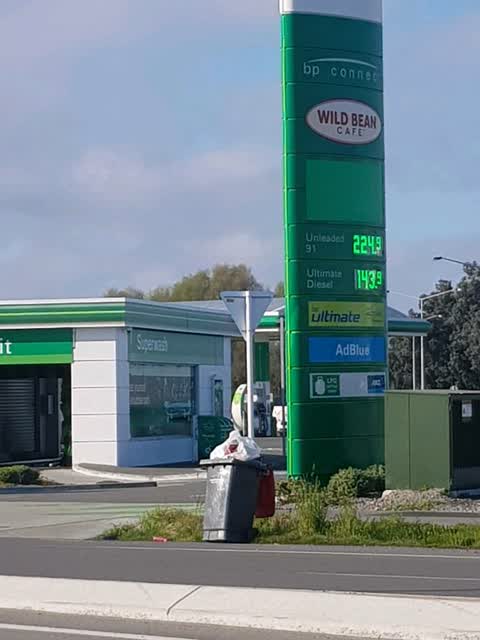 Rubbish/Recycling, a report photo