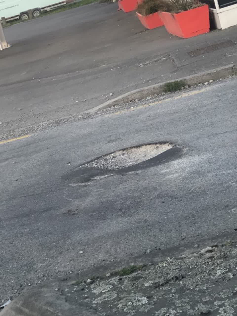 The photograph attached to this roading/streets report