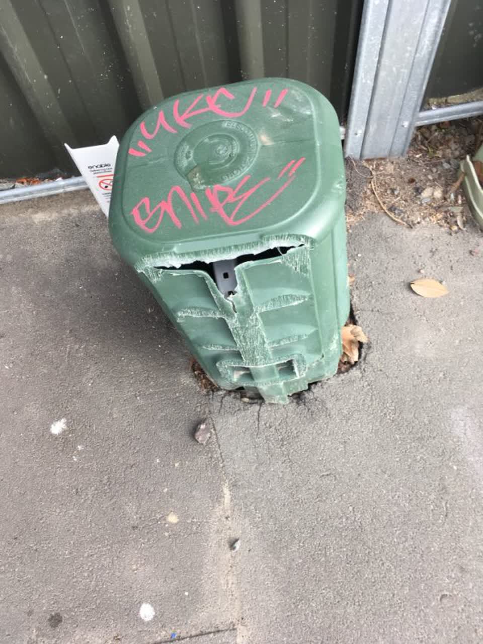 The photograph attached to this graffiti report