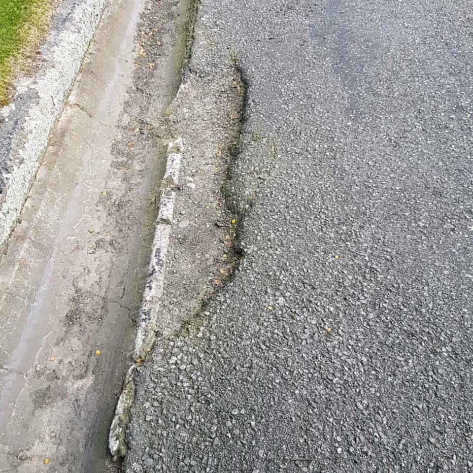 The photograph attached to this roading/streets report