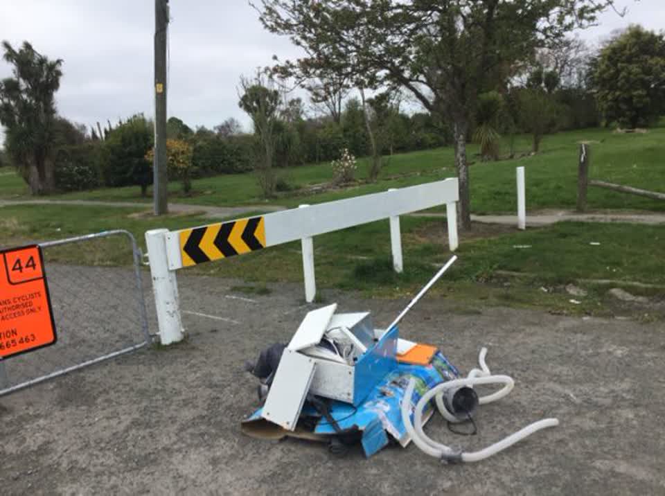 The photograph attached to this rubbish/recycling report