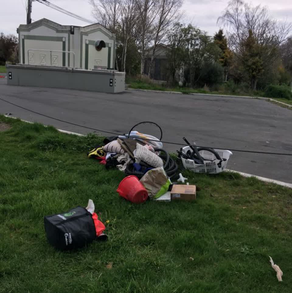The photograph attached to this rubbish/recycling report