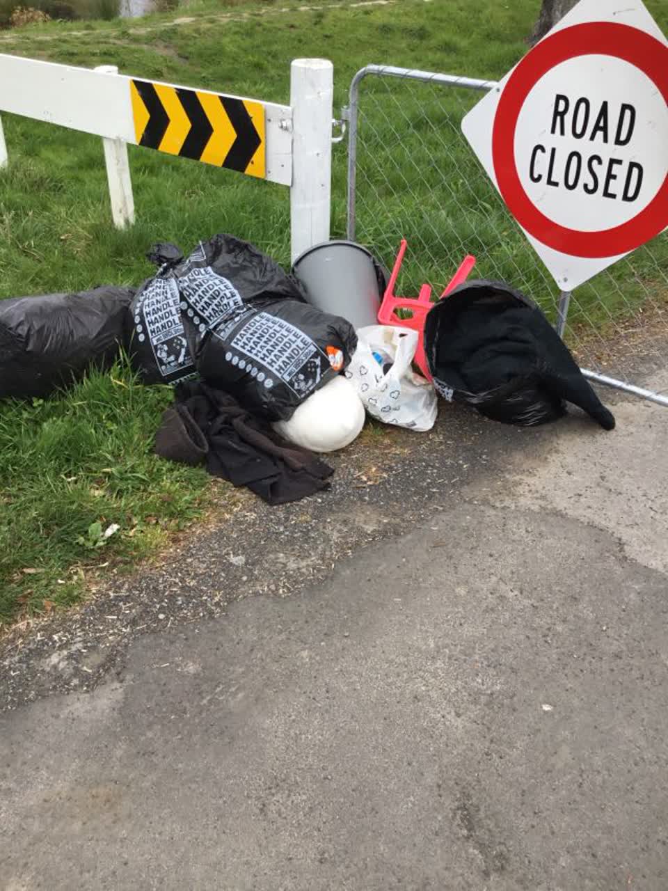 The photograph attached to this rubbish/recycling report