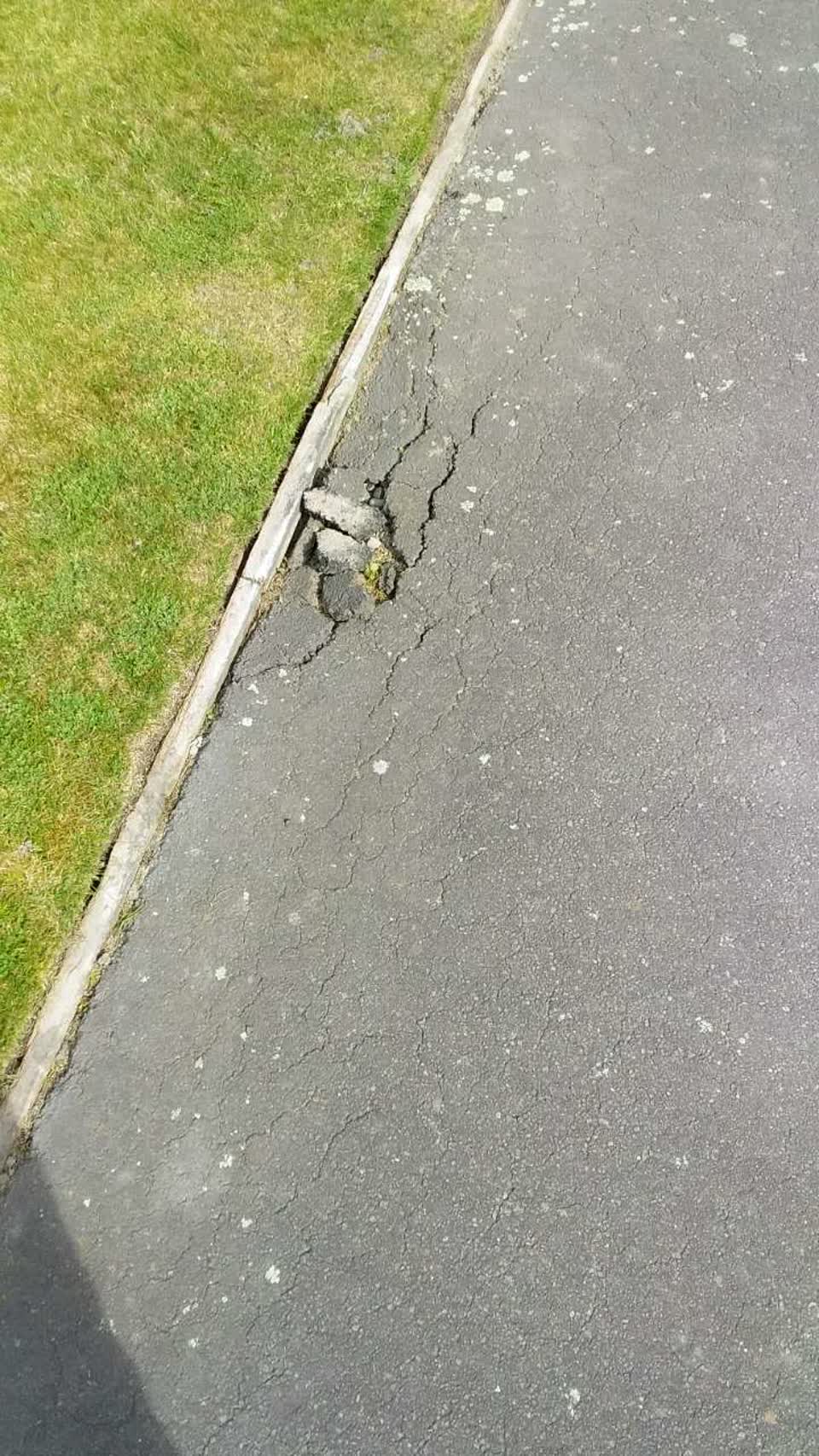 The photograph attached to this roading/streets report