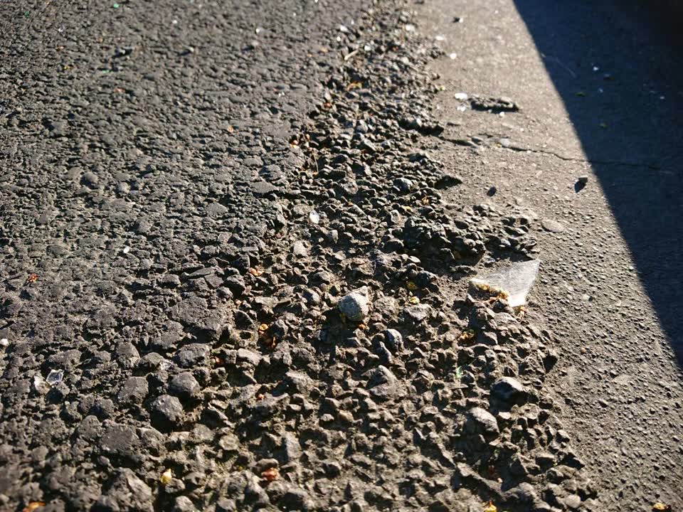 The photograph attached to this roading/streets report