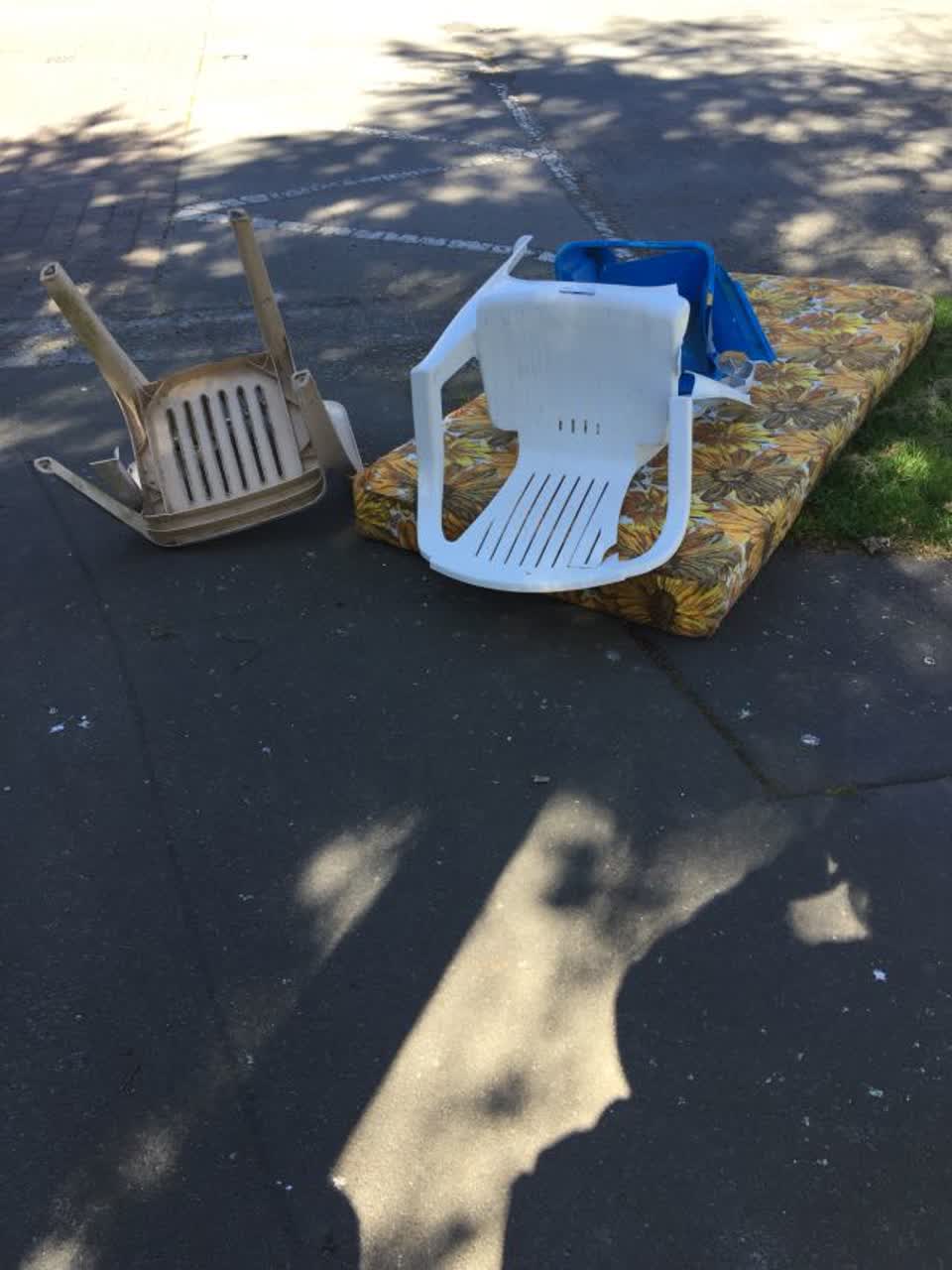 The photograph attached to this rubbish/recycling report