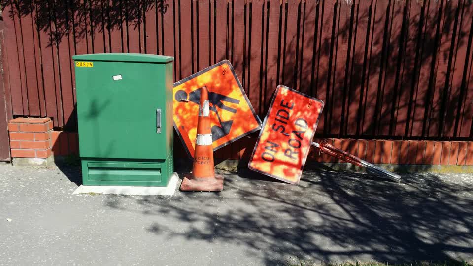 The photograph attached to this rubbish/recycling report