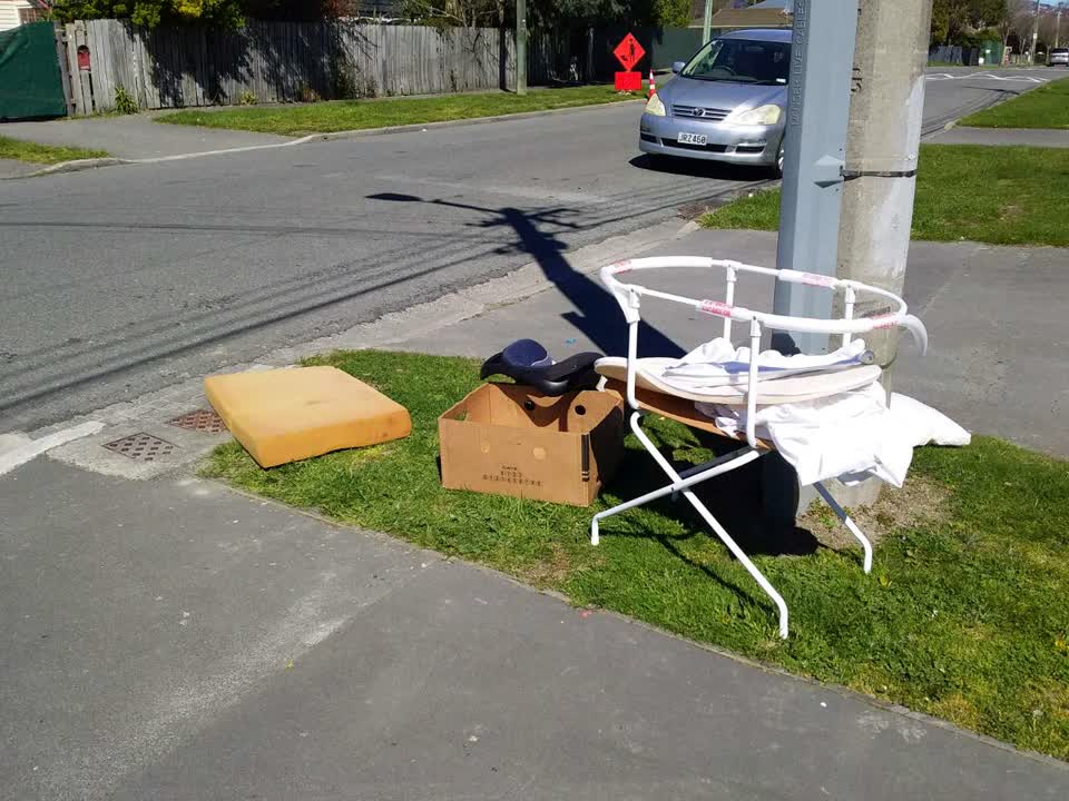 The photograph attached to this rubbish/recycling report