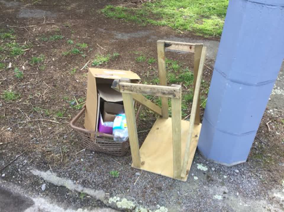 The photograph attached to this rubbish/recycling report