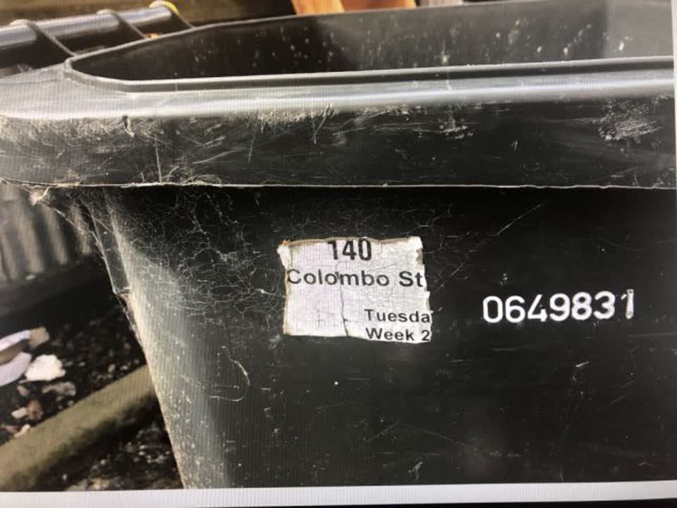 The photograph attached to this rubbish/recycling report