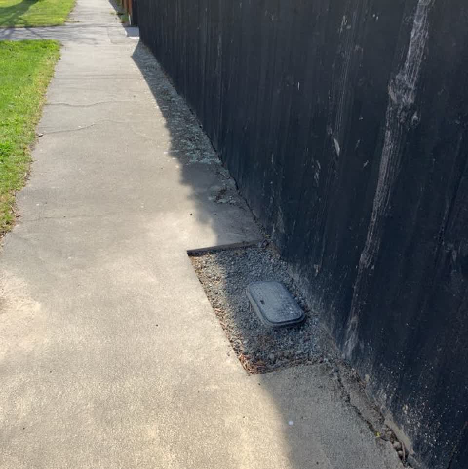The photograph attached to this roading/streets report